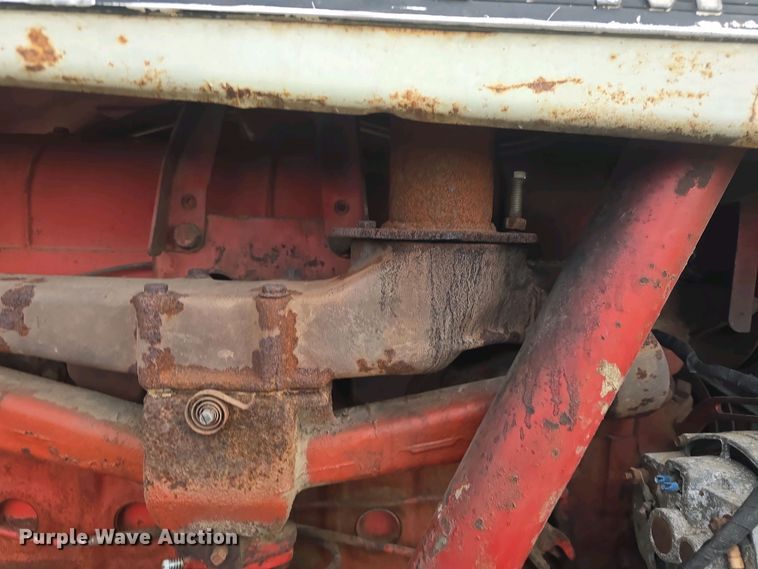 image for item DO7897 1966 International Harvester Farmall 806 tractor