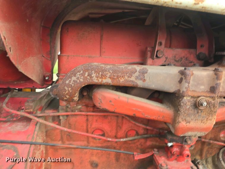 image for item DO7897 1966 International Harvester Farmall 806 tractor
