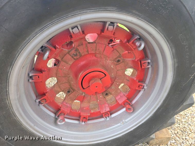 image for item DO7897 1966 International Harvester Farmall 806 tractor