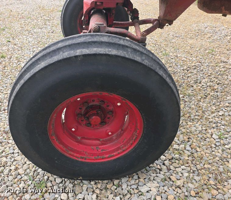 image for item DO7897 1966 International Harvester Farmall 806 tractor