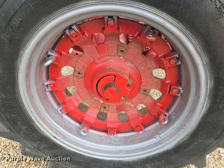 image for item DO7897 1966 International Harvester Farmall 806 tractor