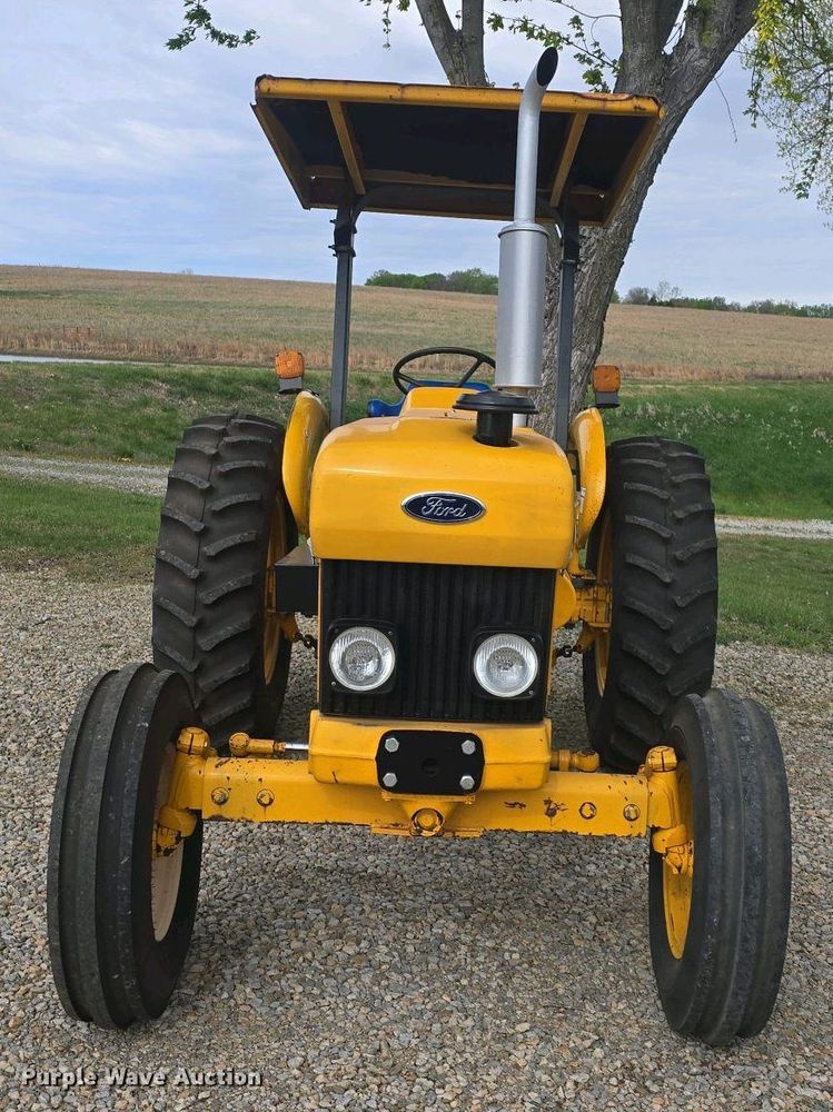 image for item DO7898 1993 Ford 3430 tractor