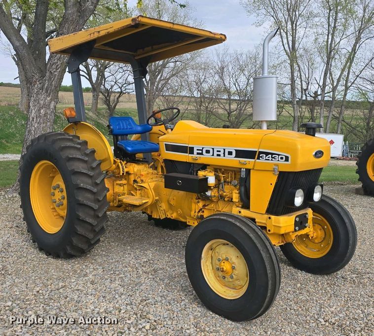image for item DO7898 1993 Ford 3430 tractor