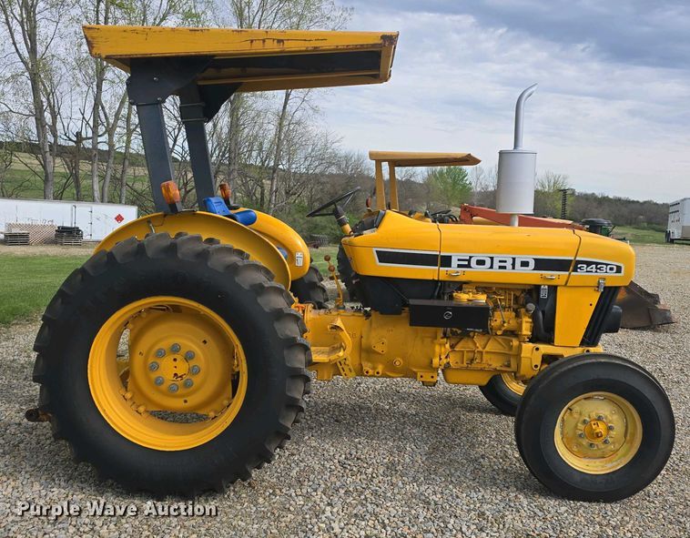image for item DO7898 1993 Ford 3430 tractor