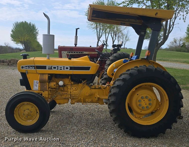 image for item DO7898 1993 Ford 3430 tractor