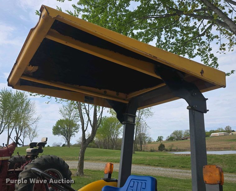 image for item DO7898 1993 Ford 3430 tractor