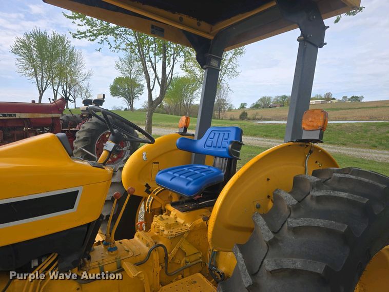 image for item DO7898 1993 Ford 3430 tractor