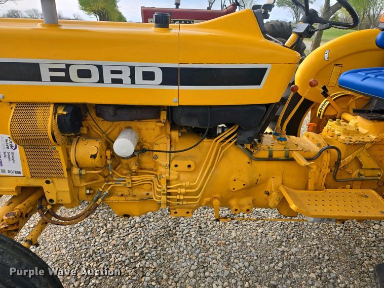 image for item DO7898 1993 Ford 3430 tractor
