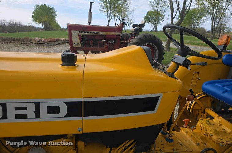 image for item DO7898 1993 Ford 3430 tractor