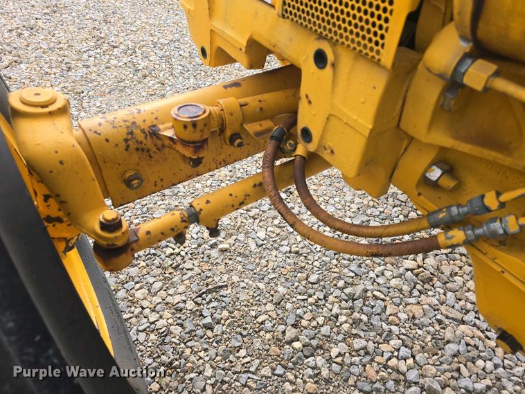 image for item DO7898 1993 Ford 3430 tractor