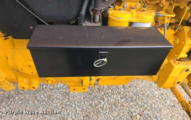 image for item DO7898 1993 Ford 3430 tractor