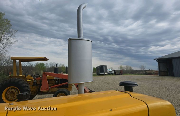 image for item DO7898 1993 Ford 3430 tractor