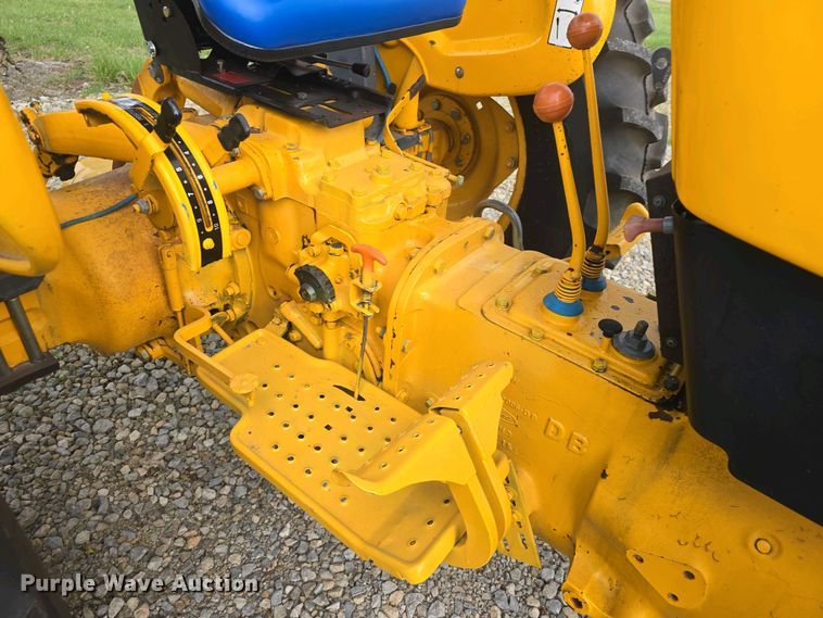 image for item DO7898 1993 Ford 3430 tractor