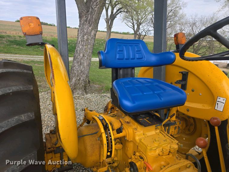 image for item DO7898 1993 Ford 3430 tractor