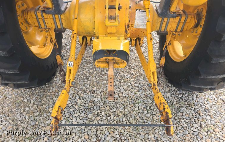 image for item DO7898 1993 Ford 3430 tractor