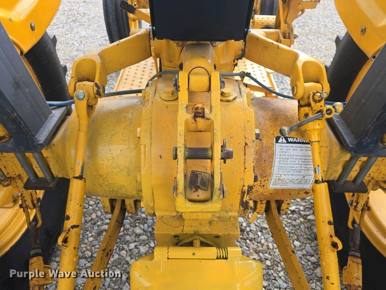 image for item DO7898 1993 Ford 3430 tractor