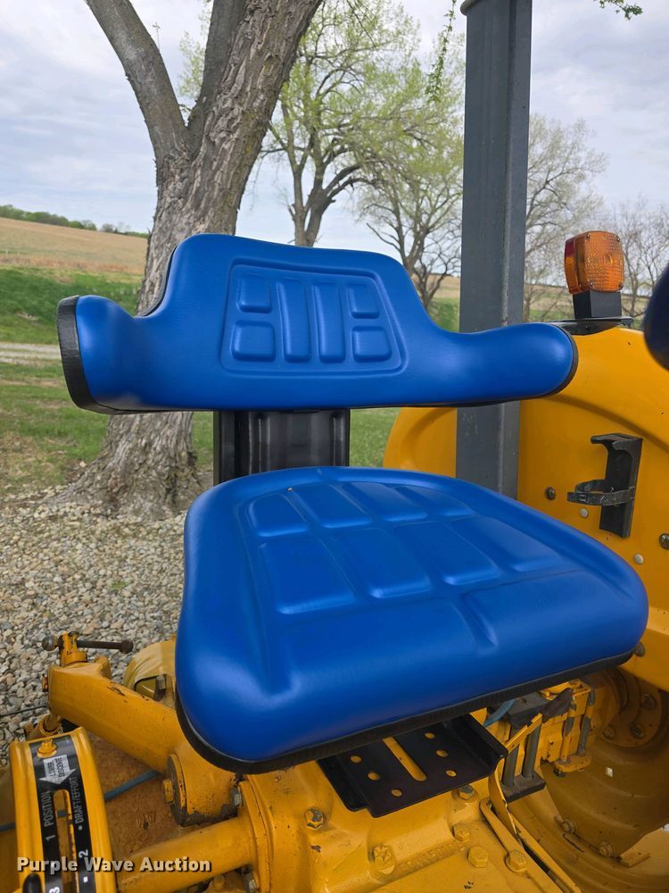 image for item DO7898 1993 Ford 3430 tractor