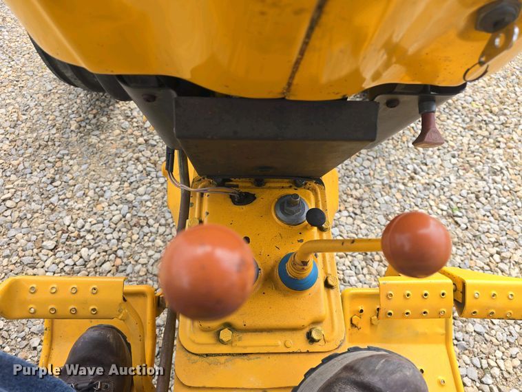 image for item DO7898 1993 Ford 3430 tractor