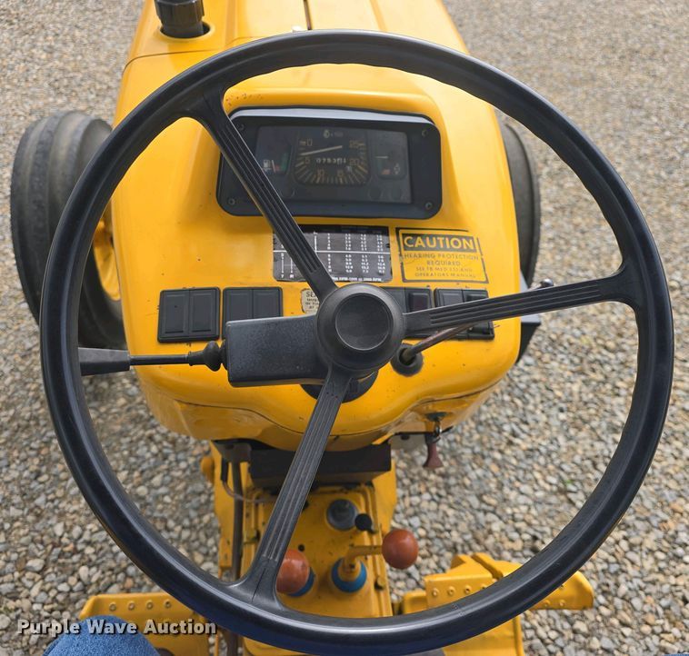 image for item DO7898 1993 Ford 3430 tractor