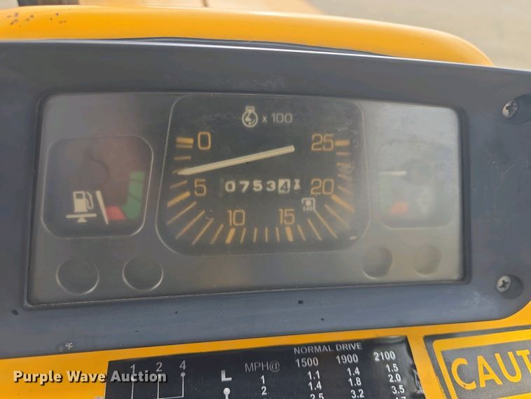 image for item DO7898 1993 Ford 3430 tractor