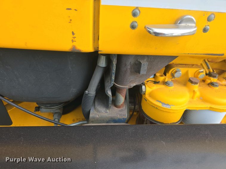 image for item DO7898 1993 Ford 3430 tractor