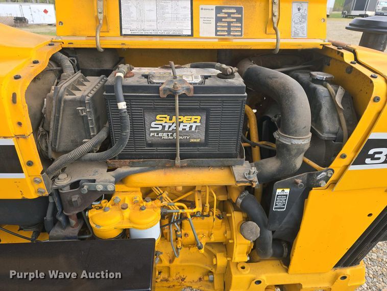 image for item DO7898 1993 Ford 3430 tractor