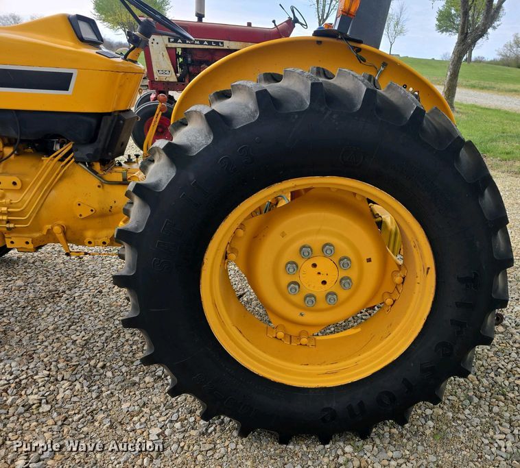 image for item DO7898 1993 Ford 3430 tractor