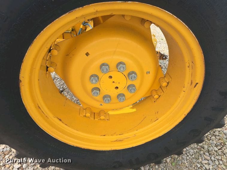 image for item DO7898 1993 Ford 3430 tractor