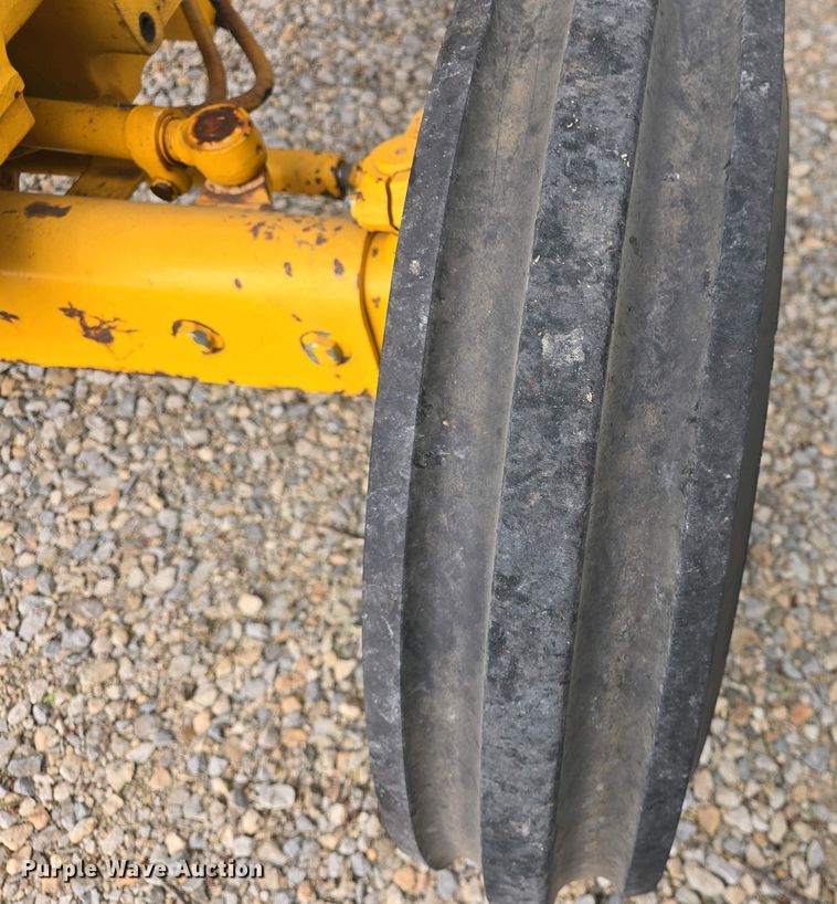 image for item DO7898 1993 Ford 3430 tractor