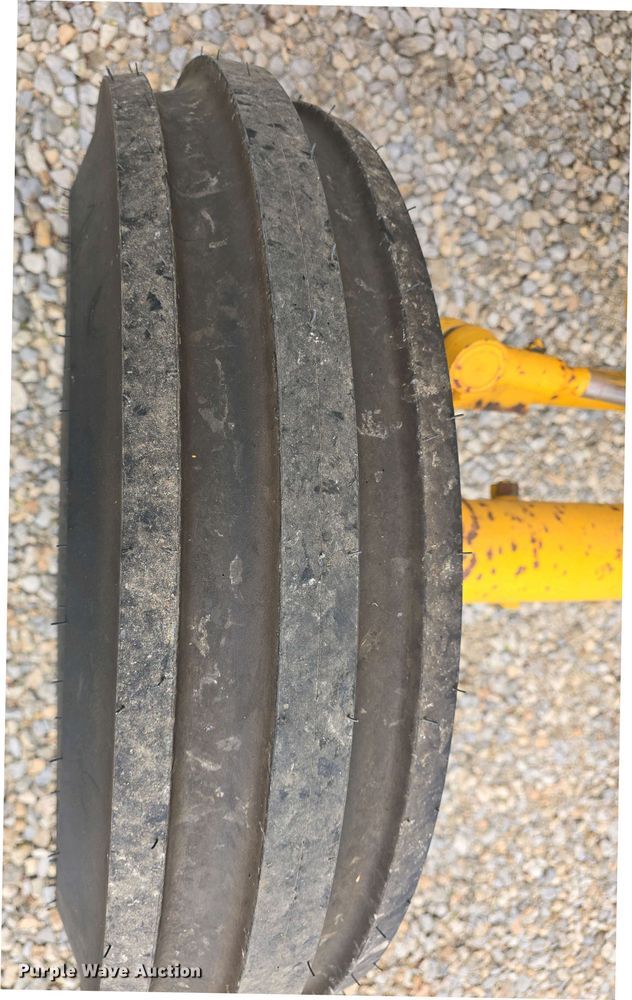 image for item DO7898 1993 Ford 3430 tractor