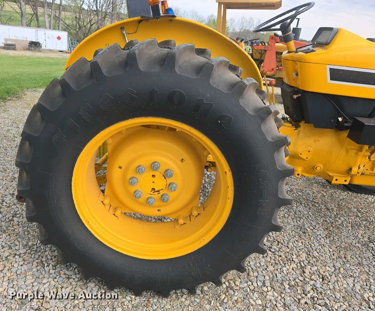 image for item DO7898 1993 Ford 3430 tractor