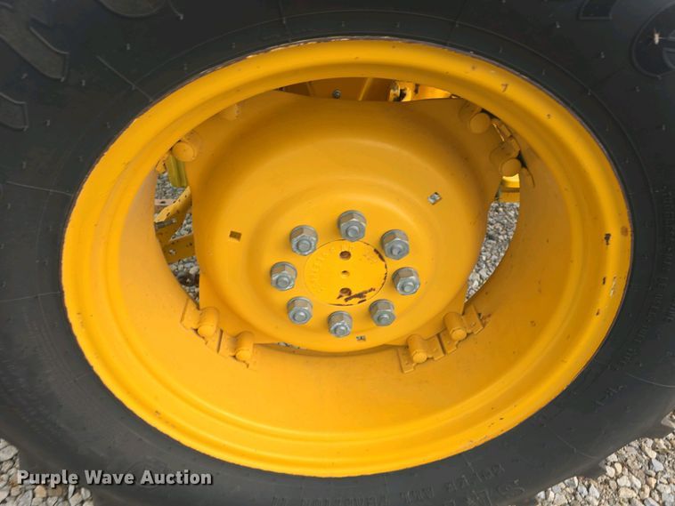 image for item DO7898 1993 Ford 3430 tractor