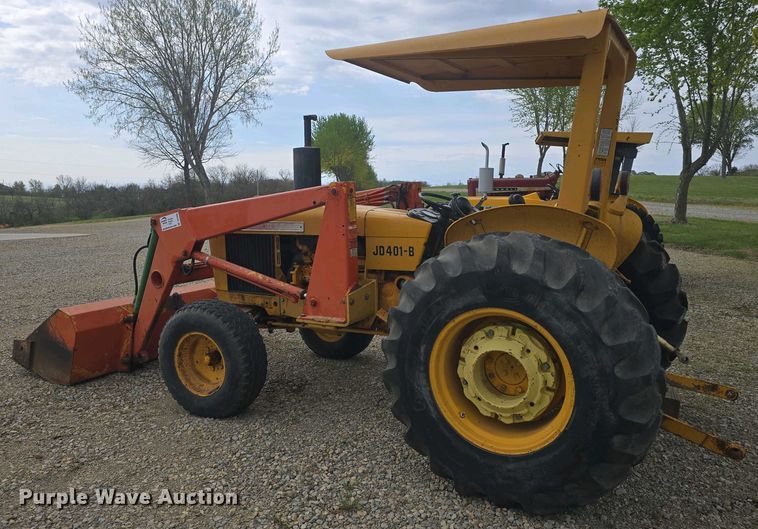 image for item DO7899 1976 John Deere 401BD tractor