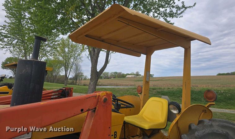 image for item DO7899 1976 John Deere 401BD tractor