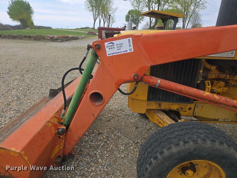 image for item DO7899 1976 John Deere 401BD tractor