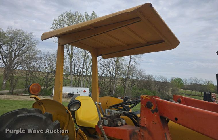 image for item DO7899 1976 John Deere 401BD tractor