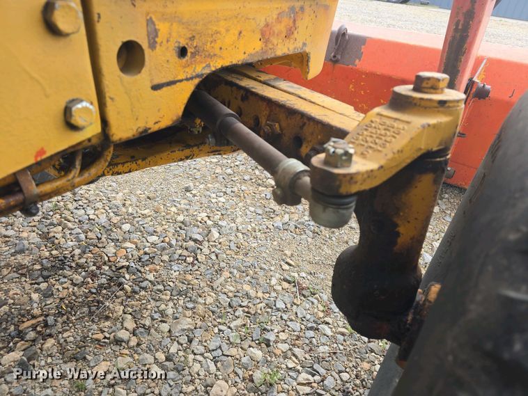 image for item DO7899 1976 John Deere 401BD tractor