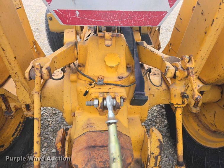 image for item DO7899 1976 John Deere 401BD tractor