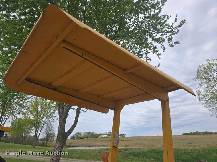 image for item DO7899 1976 John Deere 401BD tractor