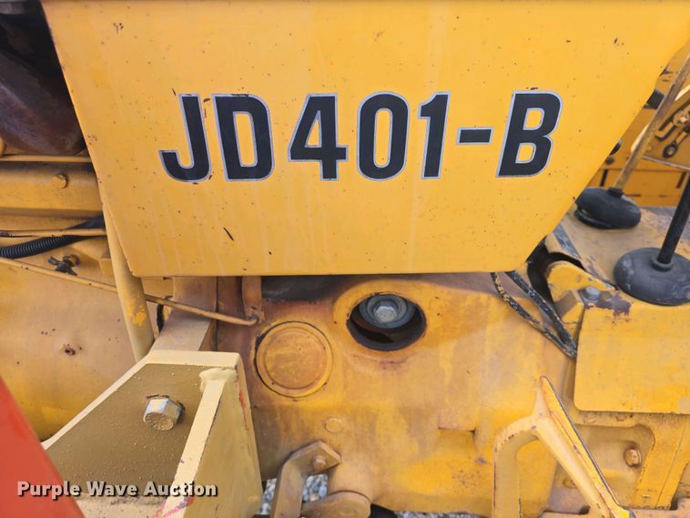 image for item DO7899 1976 John Deere 401BD tractor