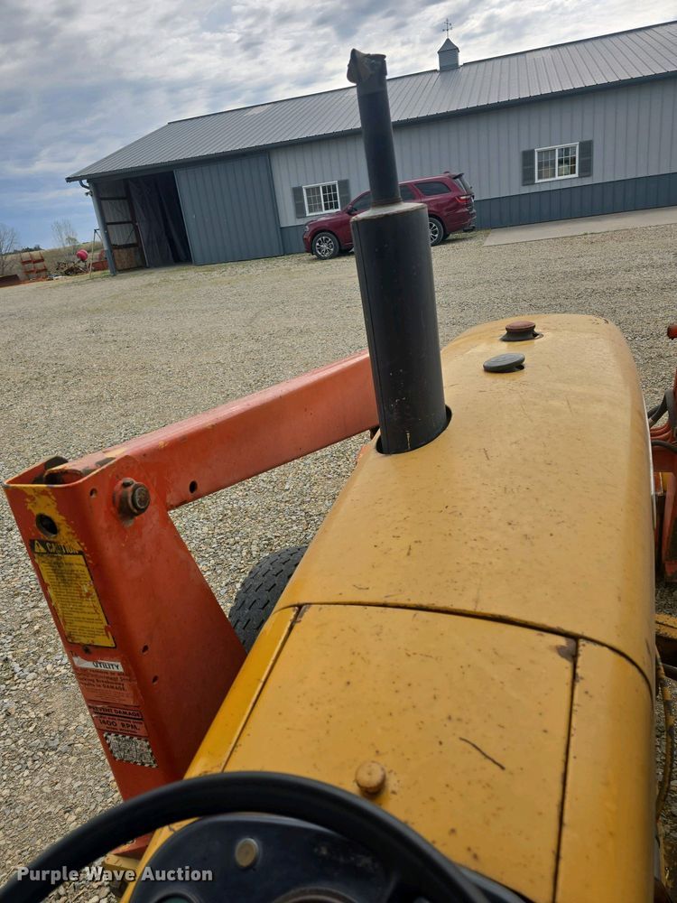 image for item DO7899 1976 John Deere 401BD tractor