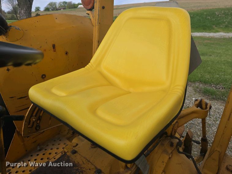 image for item DO7899 1976 John Deere 401BD tractor