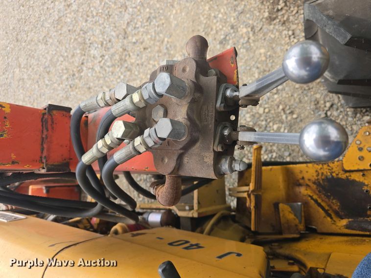 image for item DO7899 1976 John Deere 401BD tractor