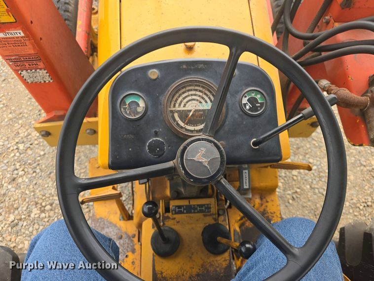 image for item DO7899 1976 John Deere 401BD tractor