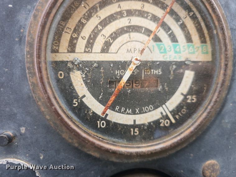 image for item DO7899 1976 John Deere 401BD tractor