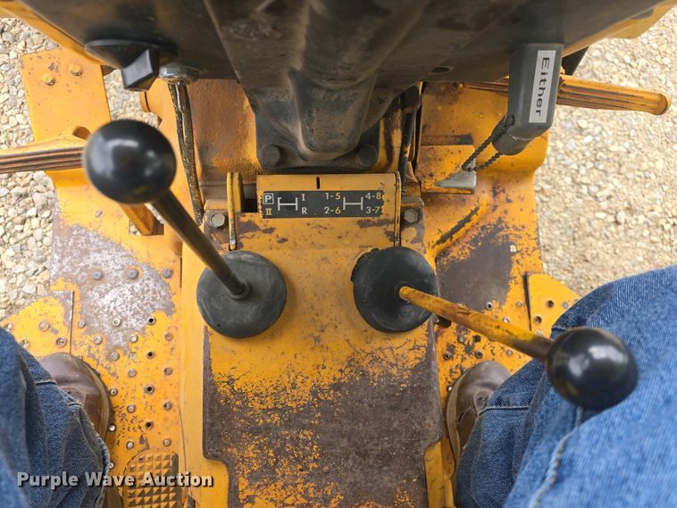 image for item DO7899 1976 John Deere 401BD tractor