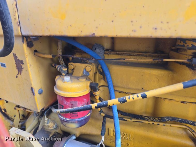 image for item DO7899 1976 John Deere 401BD tractor