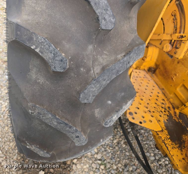 image for item DO7899 1976 John Deere 401BD tractor