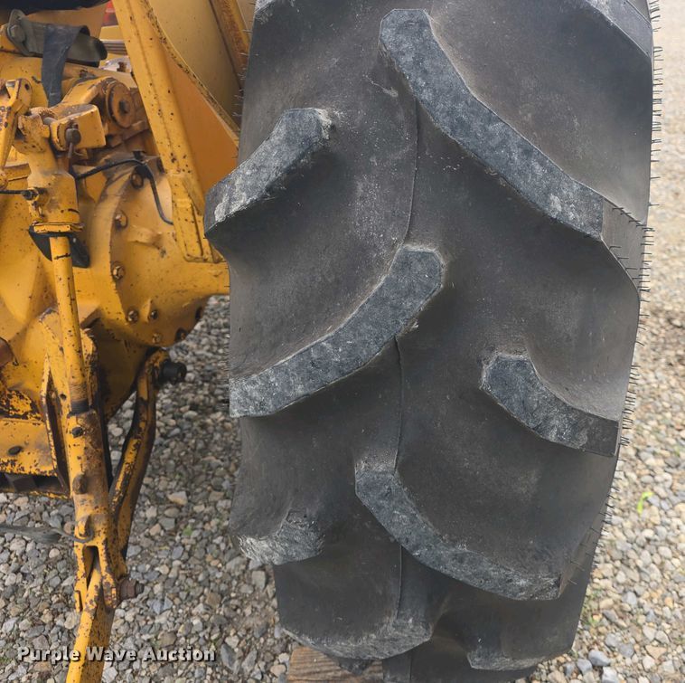 image for item DO7899 1976 John Deere 401BD tractor