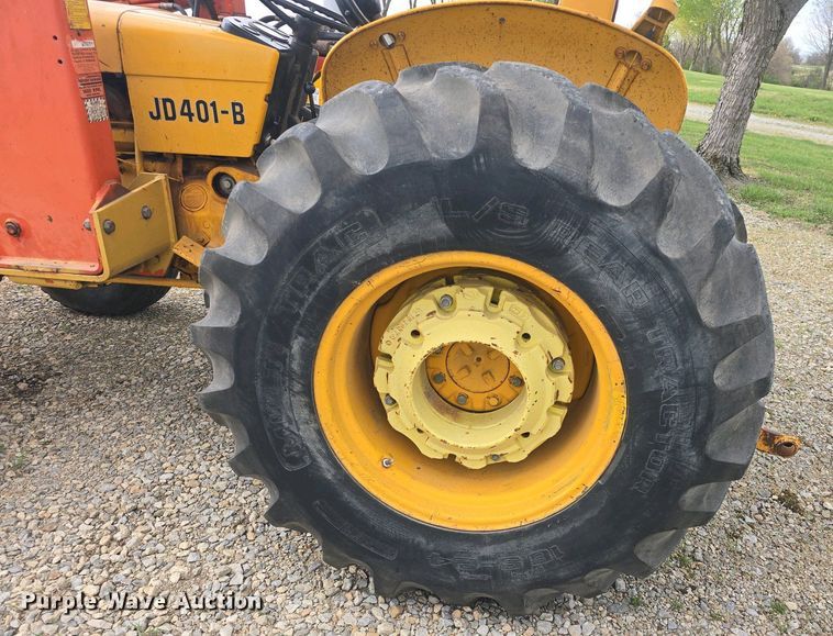 image for item DO7899 1976 John Deere 401BD tractor